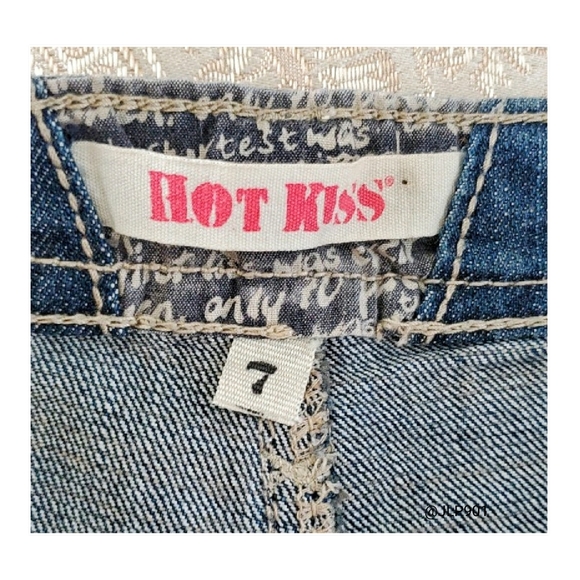 ʜᴏᴛ ᴋɪss ғʀᴀʏᴇᴅ ᴅᴇɴɪᴍ sʜᴏʀᴛs - Picture 5 of 6